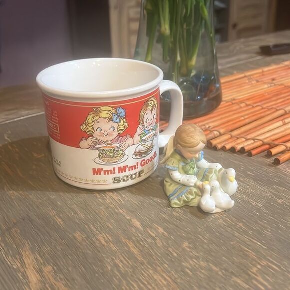 Holly Hobbie feeding pet geese “Little Things” Figurine - Picture 8 of 8